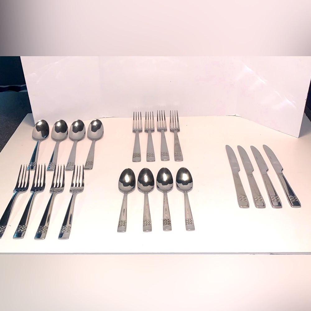 Pfaltzgraff Flatware Set: 4 Salad & 4 Dinner Forks: 4 Tsp & 4 Tbs: 4 Knives